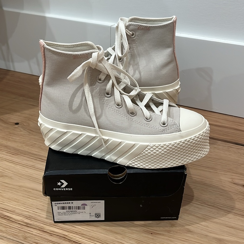 SIZE 7 *NEW PLATFORM CONVERSE